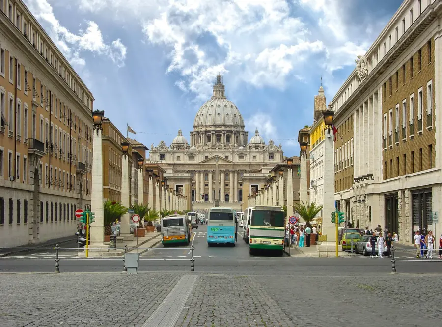 Roma, ecco i nuovi bus di Green Line: turistici e anti-Covid